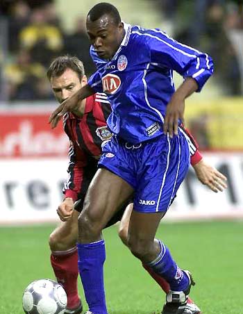 他的表现更 他的表现更